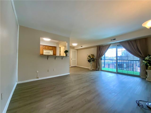 701 College Park Dr. 10, Coraopolis, PA 15108