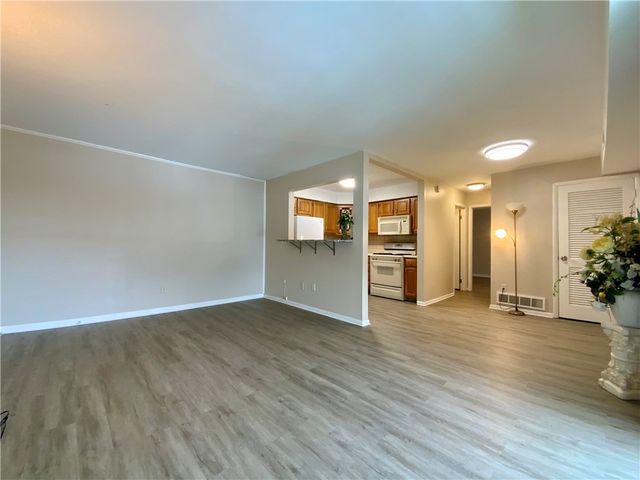 701 College Park Dr. 10, Coraopolis, PA 15108