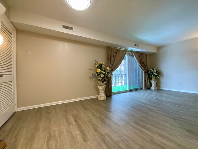 701 College Park Dr. 10, Coraopolis, PA 15108