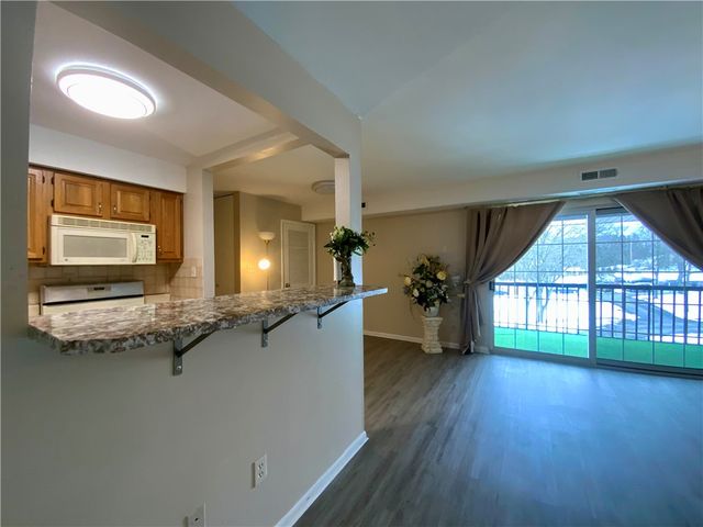 701 College Park Dr. 10, Coraopolis, PA 15108