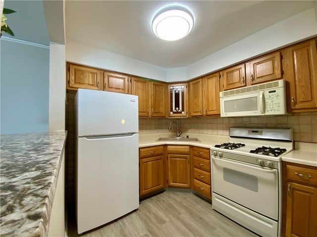 701 College Park Dr. 10, Coraopolis, PA 15108
