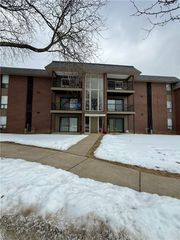 701 College Park Dr. 10, Coraopolis, PA 15108
