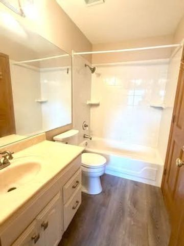 300 Aster Court, Aurora, IL 60504