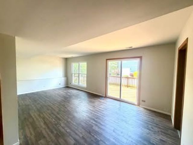 300 Aster Court, Aurora, IL 60504