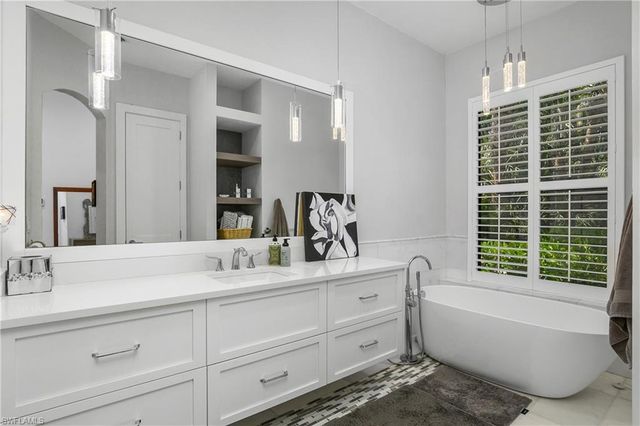 3370 Oaklake CT, Bonita Springs, FL 34134