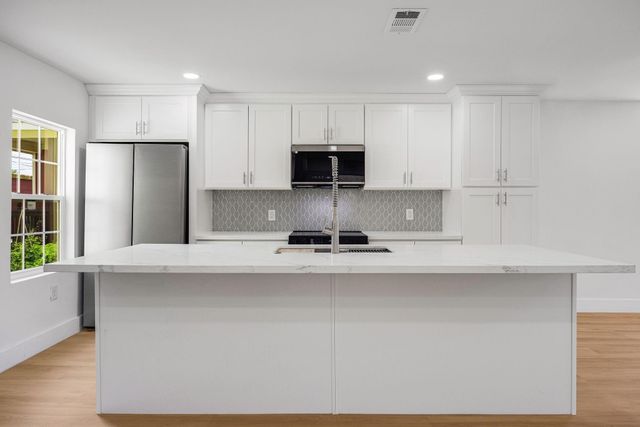 3619 Avenue S, Galveston, TX 77550