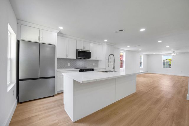3619 Avenue S, Galveston, TX 77550