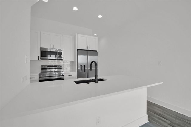 21200 Portsmouth CV E 12, Lago Vista, TX 78645