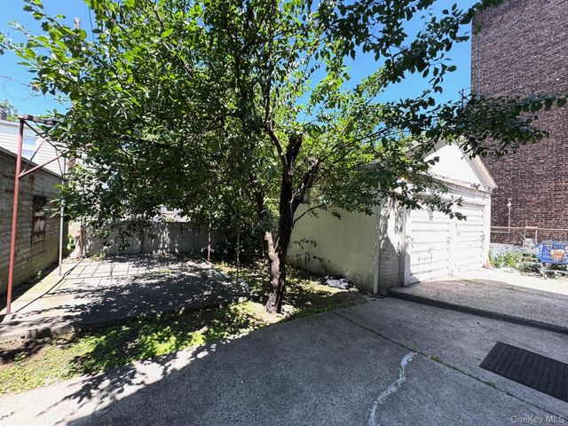 8625 59th Avenue, Elmhurst, NY 11373
