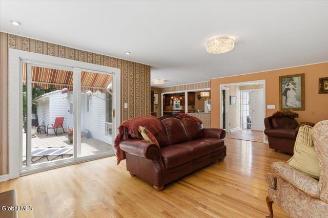 917 Londonderry Court, Schenectady, NY 12309