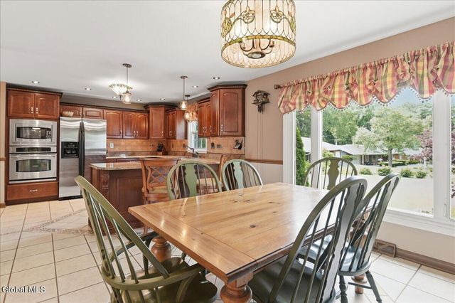 917 Londonderry Court, Schenectady, NY 12309