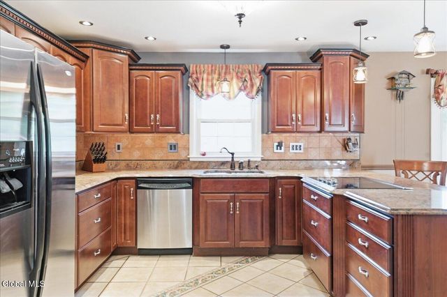 917 Londonderry Court, Schenectady, NY 12309