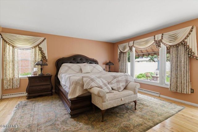 917 Londonderry Court, Schenectady, NY 12309