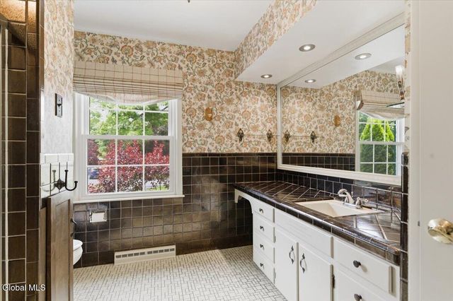 917 Londonderry Court, Schenectady, NY 12309