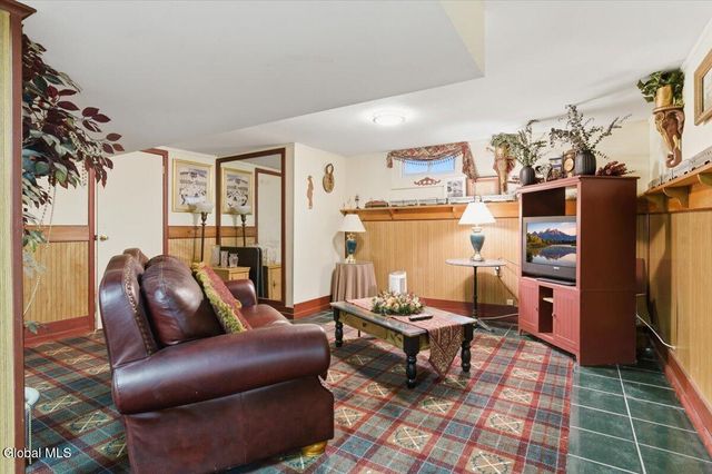 917 Londonderry Court, Schenectady, NY 12309