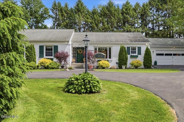 917 Londonderry Court, Schenectady, NY 12309