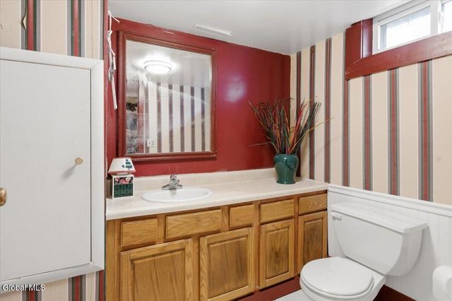 917 Londonderry Court, Schenectady, NY 12309