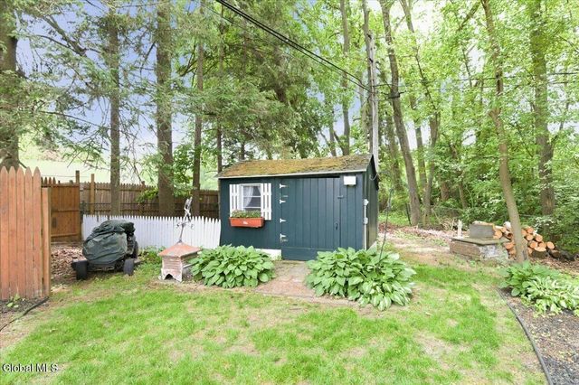 917 Londonderry Court, Schenectady, NY 12309