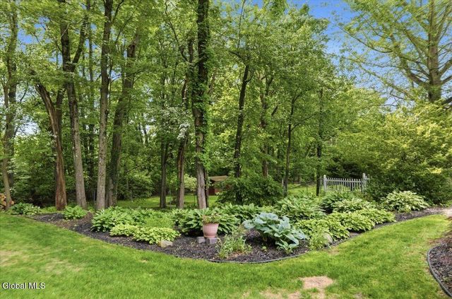 917 Londonderry Court, Schenectady, NY 12309