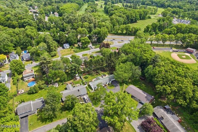 917 Londonderry Court, Schenectady, NY 12309