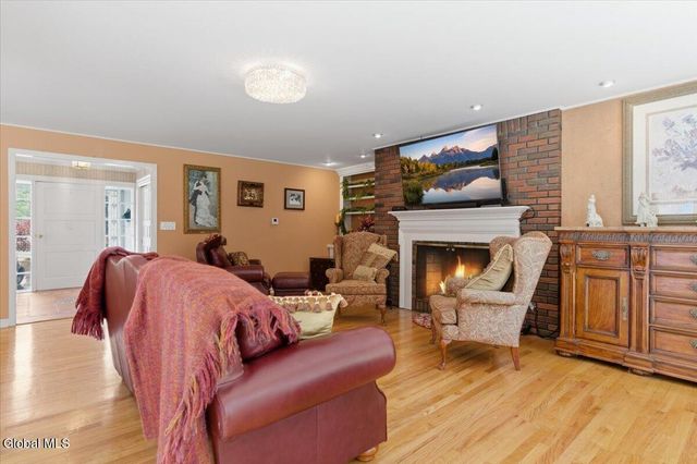 917 Londonderry Court, Schenectady, NY 12309