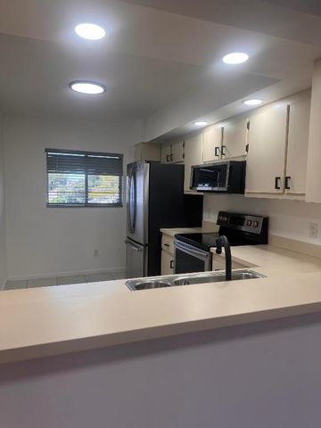 3178 Via Poinciana 303, Lake Worth, FL 33467