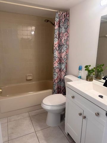 3178 Via Poinciana 303, Lake Worth, FL 33467