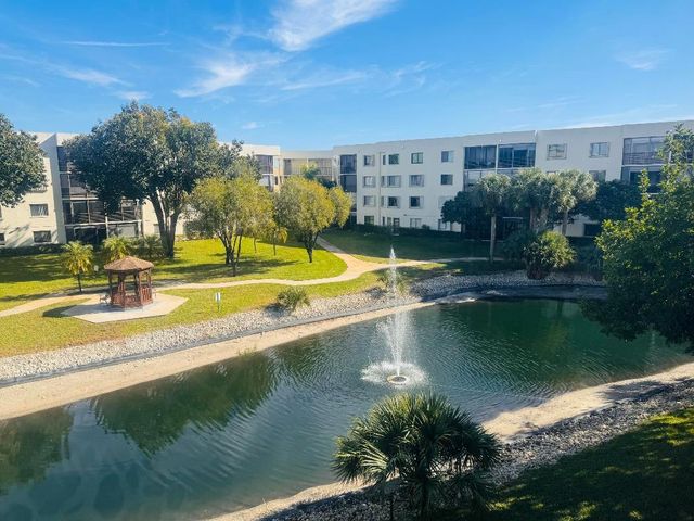 3178 Via Poinciana 303, Lake Worth, FL 33467