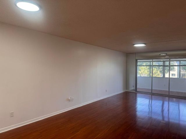 3178 Via Poinciana 303, Lake Worth, FL 33467