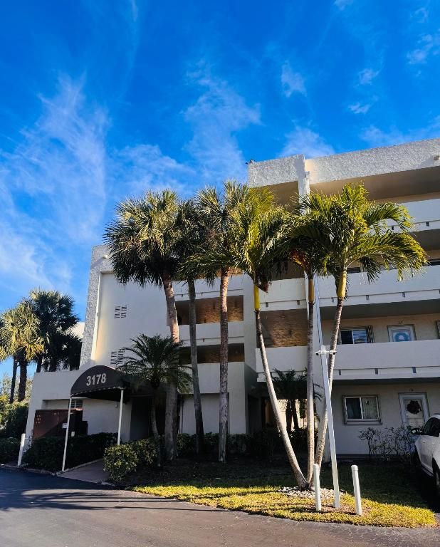 3178 Via Poinciana 303, Lake Worth, FL 33467