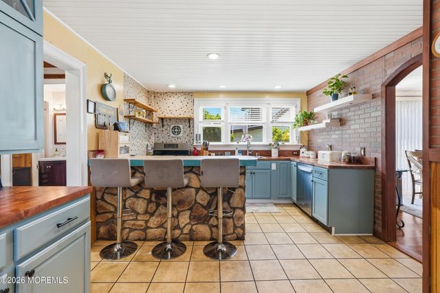 94 Forest Avenue, Keansburg, NJ 07734