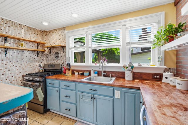 94 Forest Avenue, Keansburg, NJ 07734