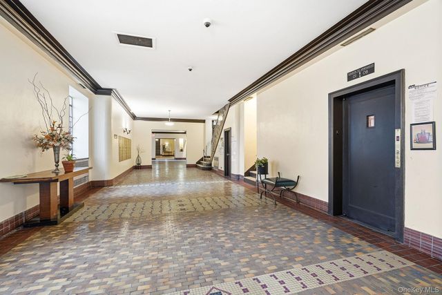 601 Pelham Parkway N 106, Bronx, NY 10467