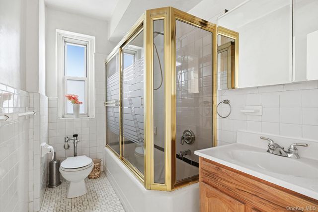 601 Pelham Parkway N 106, Bronx, NY 10467