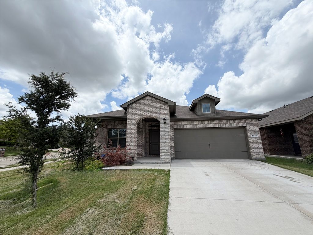 8301 Twisted Pine Way, Fort Worth, TX 76131