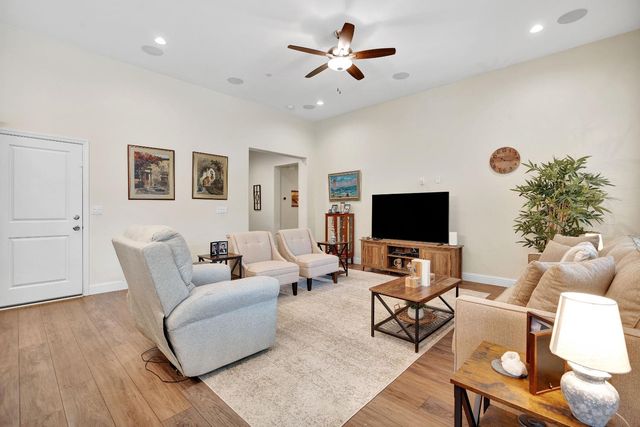 1807 Las Rosas Avenue, Clovis, CA 93619