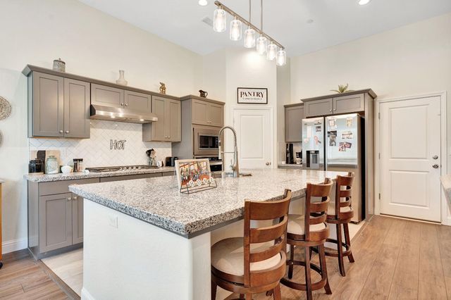 1807 Las Rosas Avenue, Clovis, CA 93619