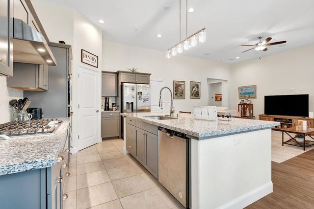 1807 Las Rosas Avenue, Clovis, CA 93619