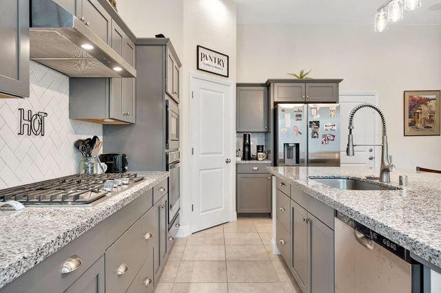 1807 Las Rosas Avenue, Clovis, CA 93619