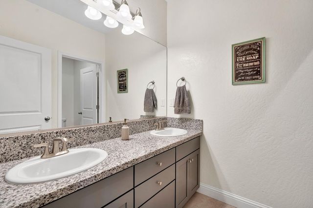 1807 Las Rosas Avenue, Clovis, CA 93619