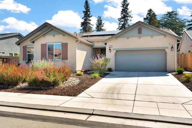 1807 Las Rosas Avenue, Clovis, CA 93619