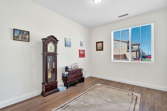 1807 Las Rosas Avenue, Clovis, CA 93619