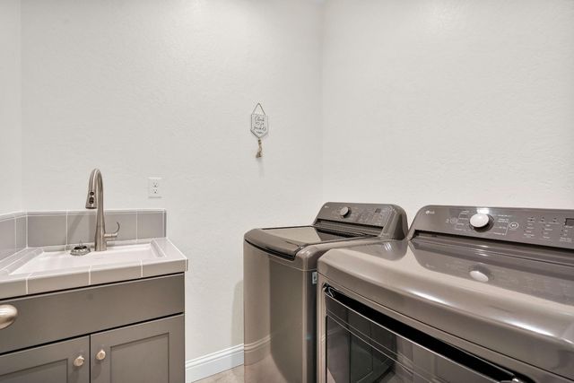 1807 Las Rosas Avenue, Clovis, CA 93619