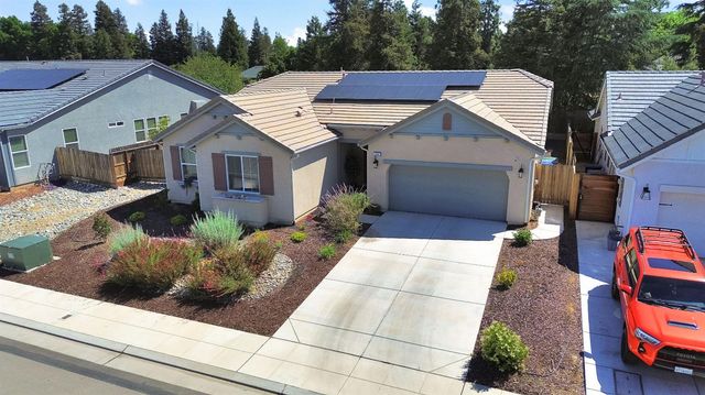 1807 Las Rosas Avenue, Clovis, CA 93619