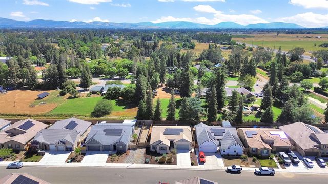 1807 Las Rosas Avenue, Clovis, CA 93619