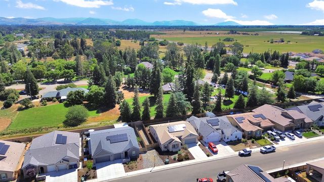 1807 Las Rosas Avenue, Clovis, CA 93619