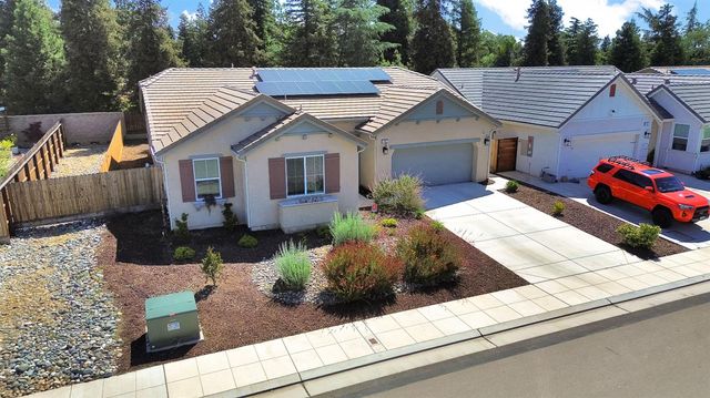 1807 Las Rosas Avenue, Clovis, CA 93619