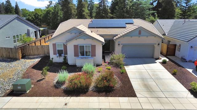 1807 Las Rosas Avenue, Clovis, CA 93619