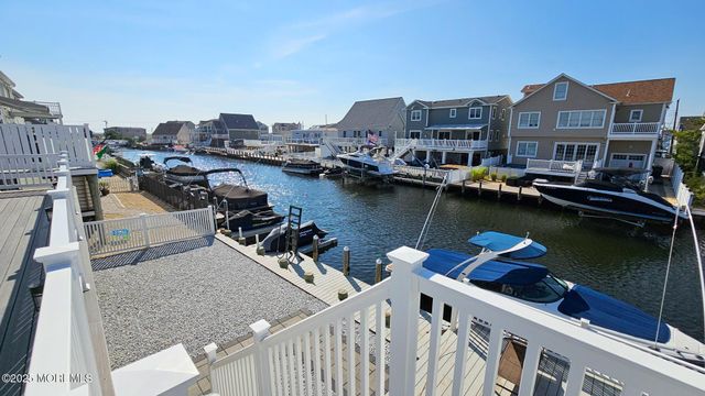 52 Nancy Drive, Manahawkin, NJ 08050