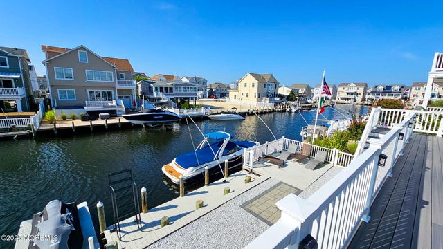 52 Nancy Drive, Manahawkin, NJ 08050